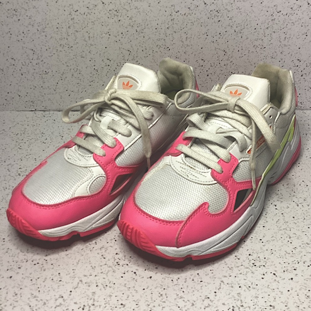 Adidas women’s athletic shoes sz 8